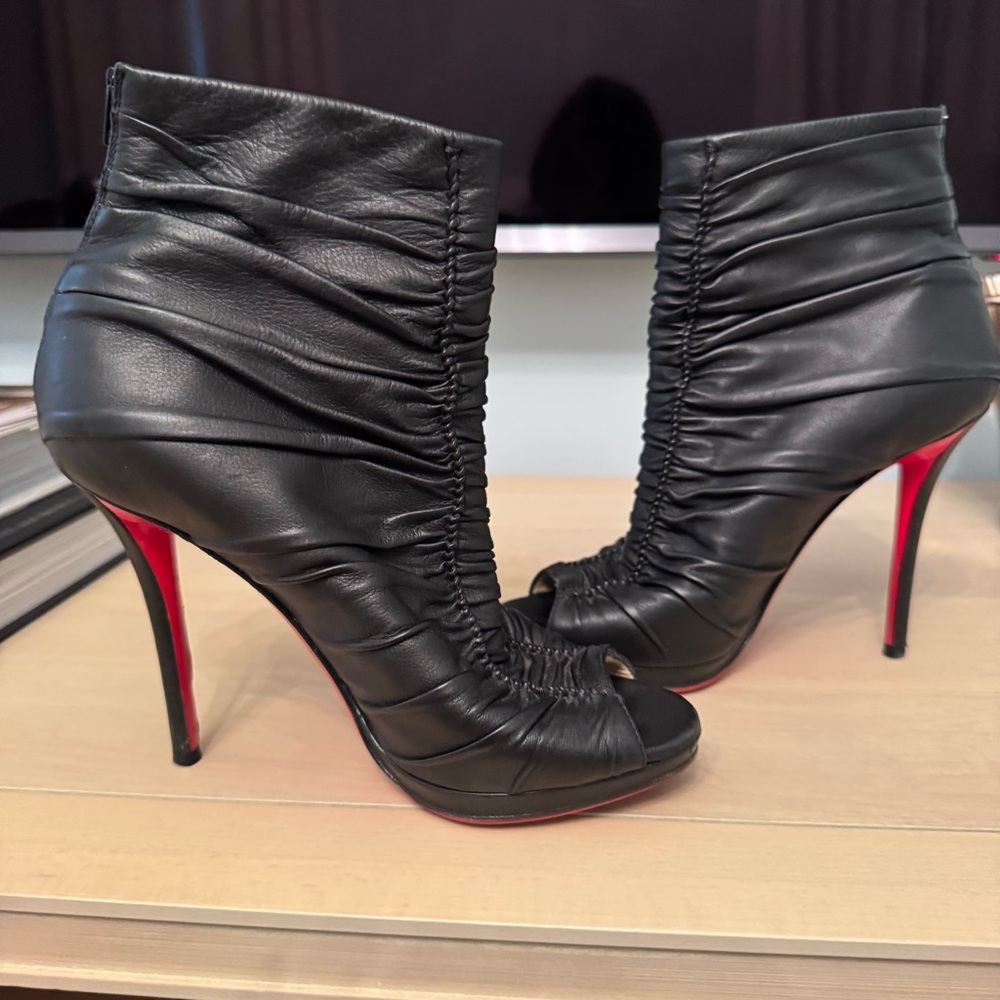Christian Louboutin Black leather ruched peep toe heels boots. Size 37